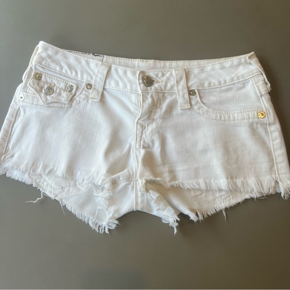 White True Religion Low Rise Jean Shorts Size 26